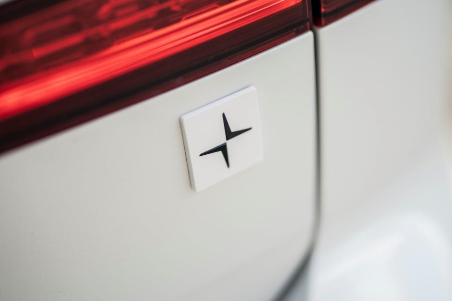 Логотип Volvo V60 T8 Polestar Engineered 2019 года  (UK) (фото 37 из 40)